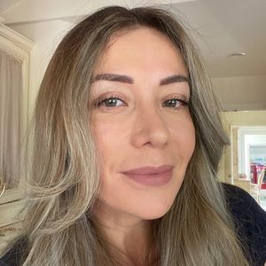 Meet your Posher, Claudia